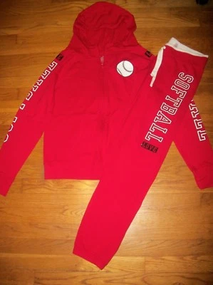 JUSTICE 2 PIEZAS ROJO AMOR SOFTBOL SUDADERA CON CAPUCHA TOP Y PANTALONES DEPORTIVOS CONJUNTO ACTIVO NIÑAS TALLA 18 20 Foto 1 de 4