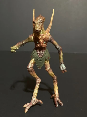 Hasbro Star Wars AOTC Geonosian Warrior 3.75" Figure Loose Wingless Warrior Cover