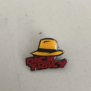Prendedor de recuerdo sombrero amarillo Tracy Dick vintage de Disney hecho en Taiwán - Imagen 1 de 5