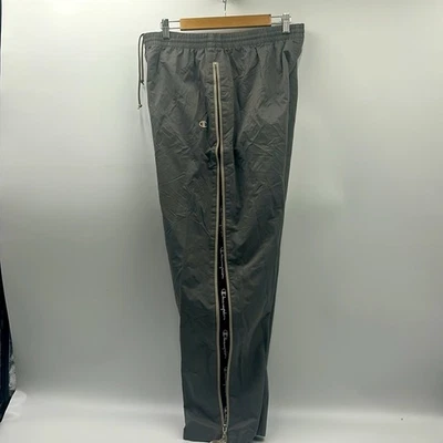 PANTALONES DE CHÁNDAL VINTAGE CHAMPION JOGGERS PARA HOMBRE TALLA GRANDE MATERIAL DE POLIÉSTER GRIS Foto 1 de 4