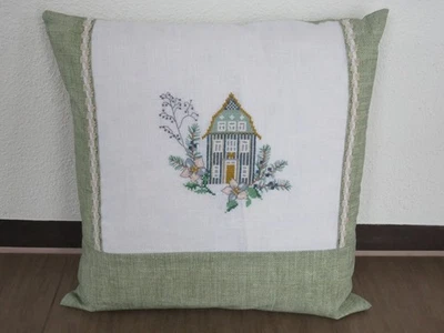 acufactum Kissenhülle "Winterhaus Christrose" Kreuzstich - Point de croix - Bild 1 von 3