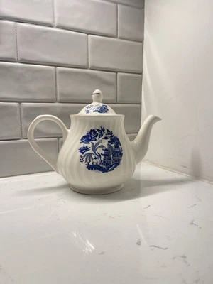 Arthur Wood and Sons Blue and White Willow Teapot Vintage - Изображение 1 из 4