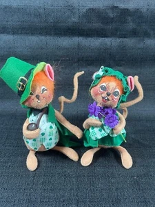RARO Muñecas Annalee Muñecas Paddy & Katie 1998 Día de San Patricio Irish Mouse Pose - Imagen 1 de 5