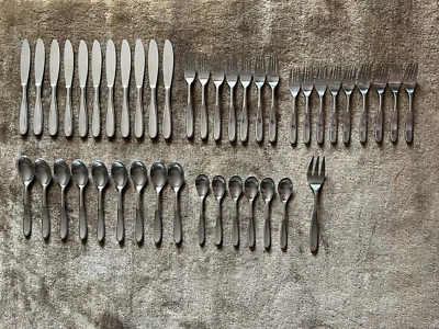 Lote de 43 cubiertos de acero inoxidable Splendide Dune Pattern 18/0 Foto 1 de 4