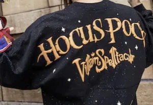 Disney Parks Hocus Pocus Villain Spelltacular Halloween Spirit Jersey S NWT - Picture 1 of 1
