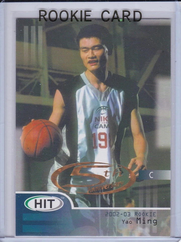 Tarjeta de novato Yao Ming 2002 Sage Hit versión sello Houston Rockets baloncesto radiocontrol Foto 1 de 2