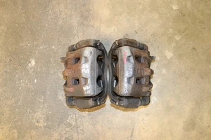 Pinzas de freno delanteras izquierda y derecha 2015-2019 Subaru Outback 3,6 L EZ36 OEM - Imagen 1 de 8