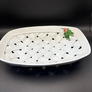 "Plato canasta de celosía de cerámica blanca con bayas de acebo 12"" decoración de mesa de vacaciones" - Imagen 1 de 11