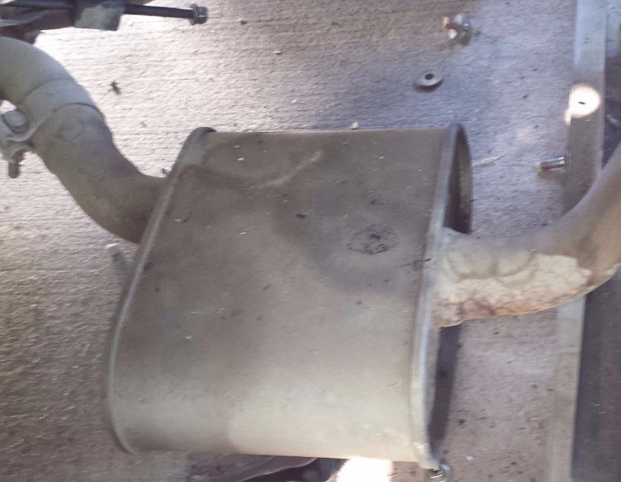 Silenciador conductor izquierdo Jaguar XK8 1998-1999-2000-2001-2002-2003  Foto 1 de 1