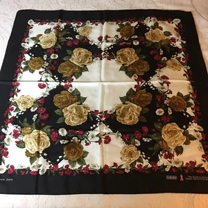 Vintage - Carlisle Seide Blumen Schal 34" Quadrat, Susan G. Komen Y2K, gerollte Kanten - Bild 1 von 3
