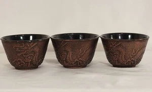 Japanische Sakeschalen/Tassen aus Metall - 3er Set - braun & schwarz Drachenmuster, glänzend - Bild 1 von 13