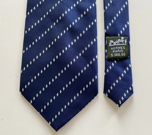 Cravatta vintage Hermes Paris 100% seta fatta a mano - Foto 1 di 5