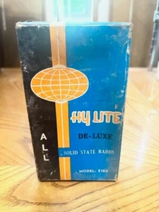 VINTAGE HY LITE DE-LUXE SOLID STATE RADIO MODEL E 164 IN ORIGINAL BOX - Picture 1 of 6
