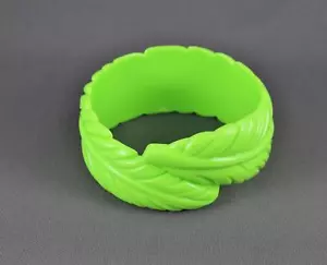 Braccialetto foglia verde braccialetto plastica piume misura 8,25" circonferenza - Foto 1 di 11