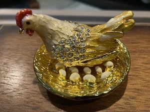 Vintage Metal Chicken w/ Eggs on Nest Jeweled Pill/Trinket Box - Picture 1 of 4