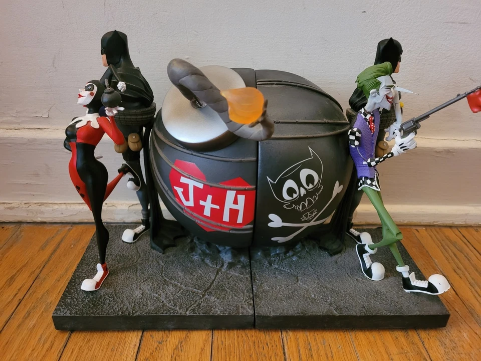 Estatua sujetalibros Harley Quinn del Joker de DC Comics. Batman Bomb S17 455/5000 como está Foto 1 de 4
