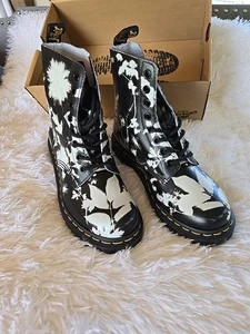 Dr Martens 1460 Pascal Boots Womens Size 6 Black White Floral Print Lace Up Punk - Picture 1 of 11