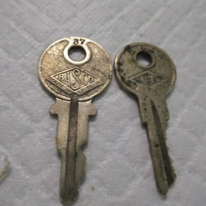 VINTAGE LOT 0F 2 BASCO BRIGGS & STRATTON KEYS - Picture 1 of 2