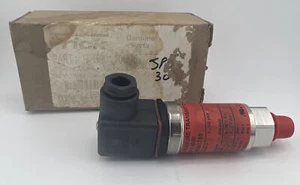 York Frick 913A0110H05 Pressure Transmitter Transducer 300PSIA Danfoss 060G1710 - Picture 1 of 9