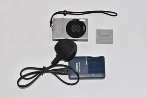 Canon Digital IXUS 70 Camera - 7.1 MP, with charger - Picture 1 of 8