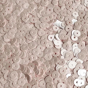 5 mm Lentejuelas Planas Rosa Pálido Opaco Perla Satinada Agujero Medio Hecho en EE. UU. - Imagen 1 de 1