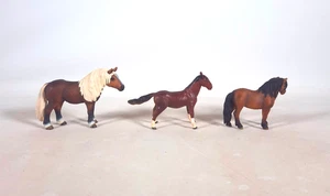 (2) Schleich & (1) T. M. Vollblutpferde, braun, weiße Sox und Gesicht - Bild 1 von 10