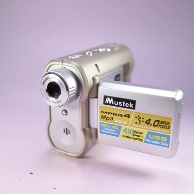 Mustek DV3500 Handheld MPEG4 Digital Video Camcorder Silver Tested - Image 1 of 4