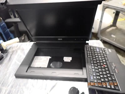 1723-8BX IBM 1U 18.5" LCD VGA KVM CONSOLA con KEYBRD 38L6308 Foto 1 de 4