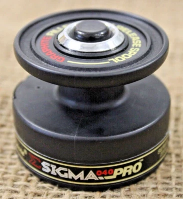 Shakespeare Sigma Spool 040 Pro 2300 Series Spinning Fishing Reel Vintage Japan - Image 1 of 4