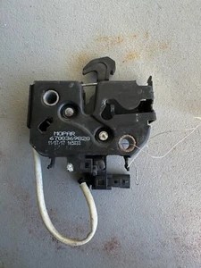 17-20 MASERATI LEVANTE FRONT HOOD BONNET LEFT LH RIGHT RH SIDE LATCH LOCK OEM - Bild 1 von 2