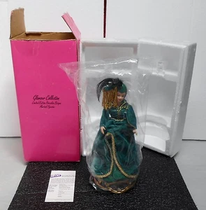 FIGURA DE PORCELANA DE 10" BARBIE AS SCARLETT O'HARA EN VESTIDO VERDE, CAJA DE MÚSICA, 1995 - Imagen 1 de 12