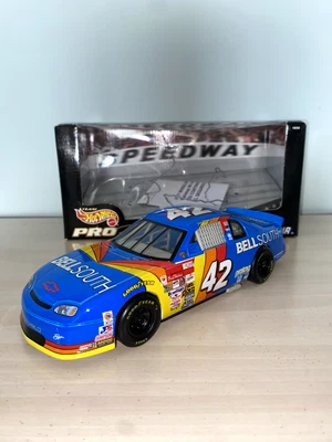 Joe Nemechek 1999 Hot Wheels Pro Racing #42 Bell South em escala 1/24 (primeira vitória) - Imagem 1 de 4