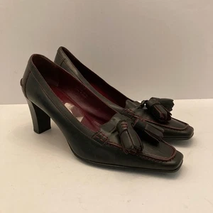 Zapatos de salón Coach con borla de camelia tacón ancho cuero de becerro negro para mujer 8,5 B usados en excelente estado - Imagen 1 de 12
