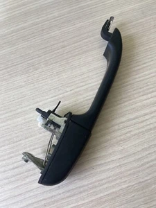 LAND ROVER DISCOVERY 2 98 TO 04 OUTER DOOR HANDLE - Picture 1 of 5
