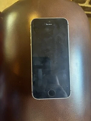 Apple iPhone SE - 16GB - Silver (Unlocked) A1662 (CDMA + GSM) - Image 1 of 4