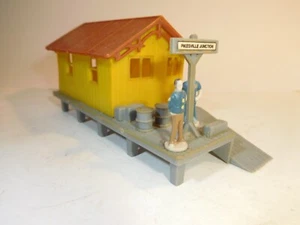 ++ G1917 H0 Life Like Güterschuppen PIKESVILLE JUNCTION - fertig gebaut - Picture 1 of 6