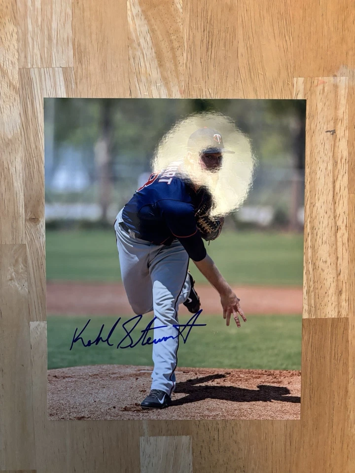 Foto autografiada por Kohl Stewart de 11x14. Mellizos de Minnesota Foto 1 de 1