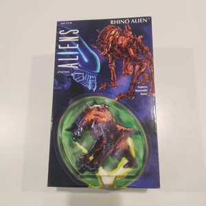 👽 NECA Alien - Ultimate Rhino Alien (Kenner Tribute)  👽 - Picture 1 of 8