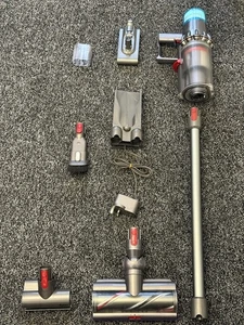 Dyson V11 Akku Staubsauger Bodenstaubsauger Silber Grau KOSTENLOSE LIEFERUNG  - Bild 1 von 6