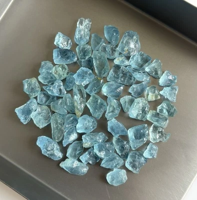 Aguamarina color azul natural áspera @ 250 Cts de Mozambique  Foto 1 de 4