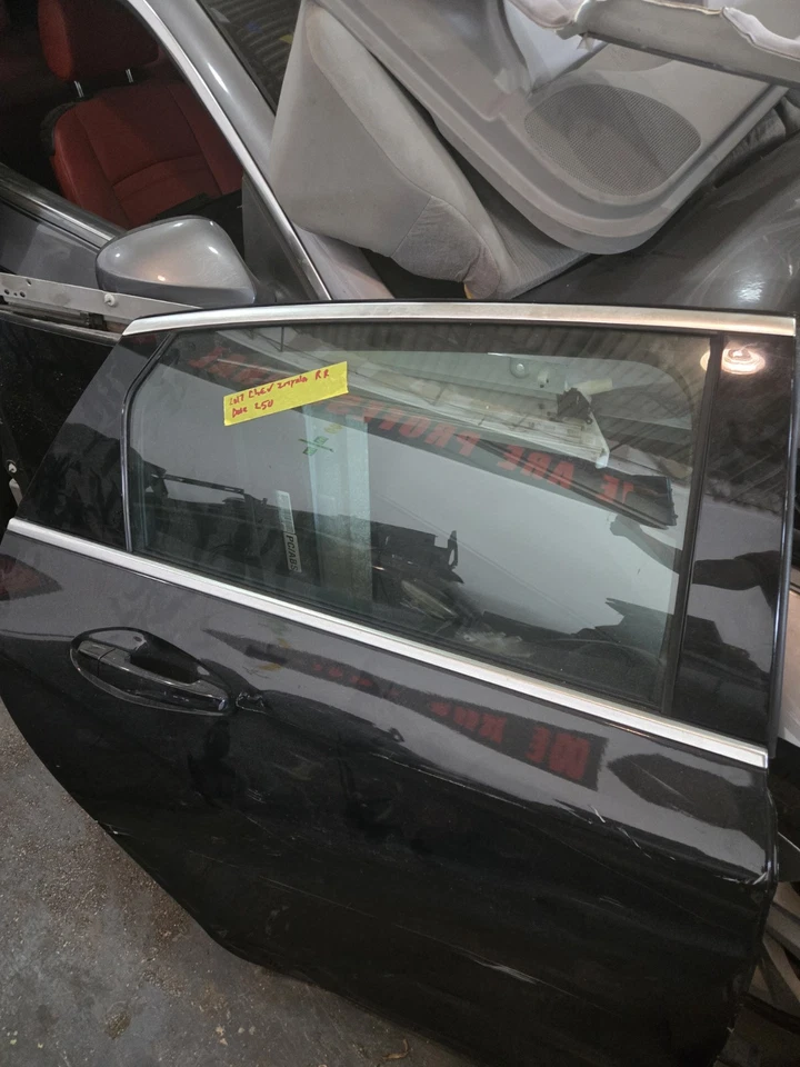 Porta traseira direita Chevrolet Impala 2017 fabricante de equipamento original – Preto – Conjunto completo – US$ 350 - Imagem 1 de 1