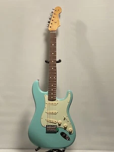 FENDER  FSR Classic Series 60s Stratocaster Cerulean Blue Strat with Gig bag - Picture 1 of 14
