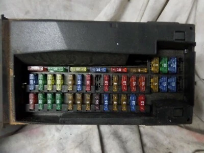 04 05 06 07 08 Chrysler Crossfire Motor Caja de Fusibles Relé Bloque Panel Compartimiento Foto 1 de 4