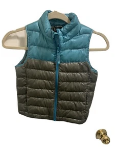 uniqlo kids 4 vest puffer Size 3-4 Boys. Preowned In Excellent Condition - Picture 1 of 4