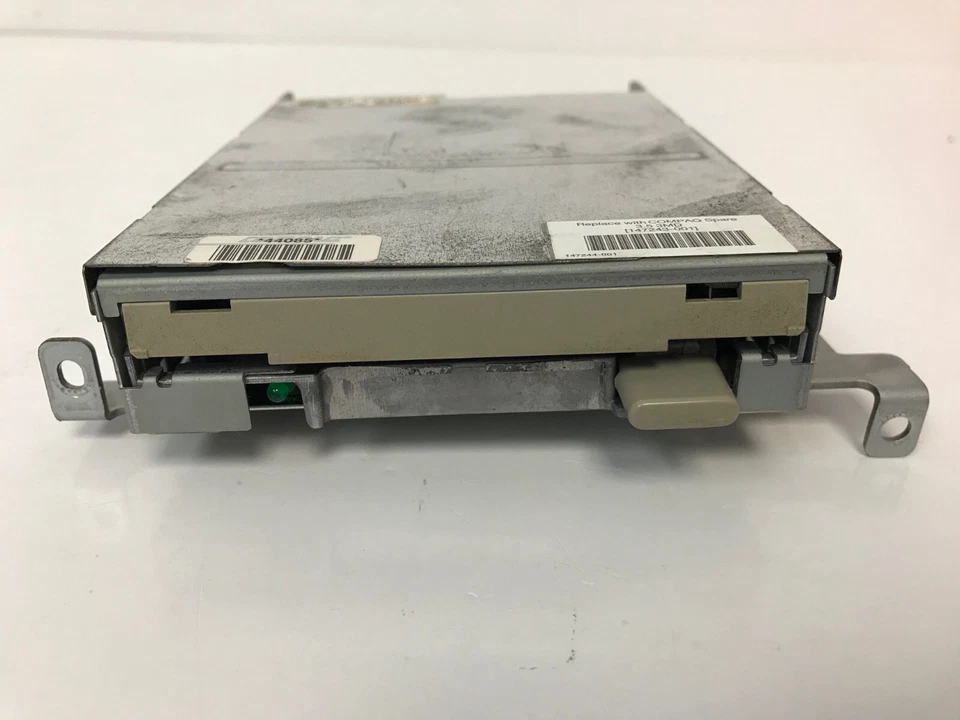 COMPAQ 147243-001 3.5 1.44MB  FLOPPY DRIVE DESKPRO PROLINEA TEAC FD-235HG - Image 1 of 4
