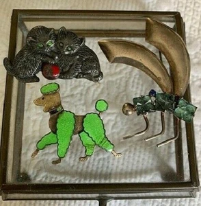 VINTAGE GROUP OF 3 ANIMAL BROOCHES OR PINS: POODLE, CATS AND STERLING LARGE FLY - Picture 1 of 12