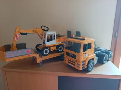 BRUDER 1/16 CAMION MAN PORTE ENGINS AVEC PELLETEUSE LIEBHERR SANS B/TE - Photo 1/4