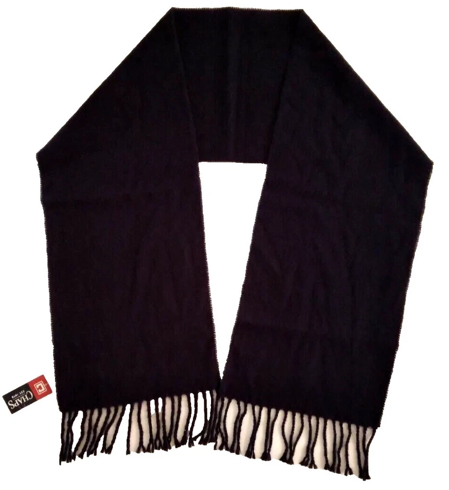 NUEVO CON ETIQUETAS CHAPS Bufanda con Flecos Azul Oscuro Reversible % 100 Acrílico Hecho en Italia Precio de venta sugerido por el fabricante 38 USD Foto 1 de 4