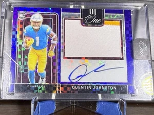 Parche de novato Quentin Johnston Panini One Precision Blue 2023 automático #308 61/75 - Imagen 1 de 4