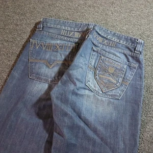 Y2K/2000s GUESS EMBROIDERED BOOTCUT GRUNGE DENIM BLUE JEANS 32X32 - Picture 1 of 7